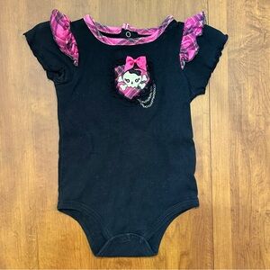 Spencer’s Baby black and pink plaid skull girls onesie 6-12 months